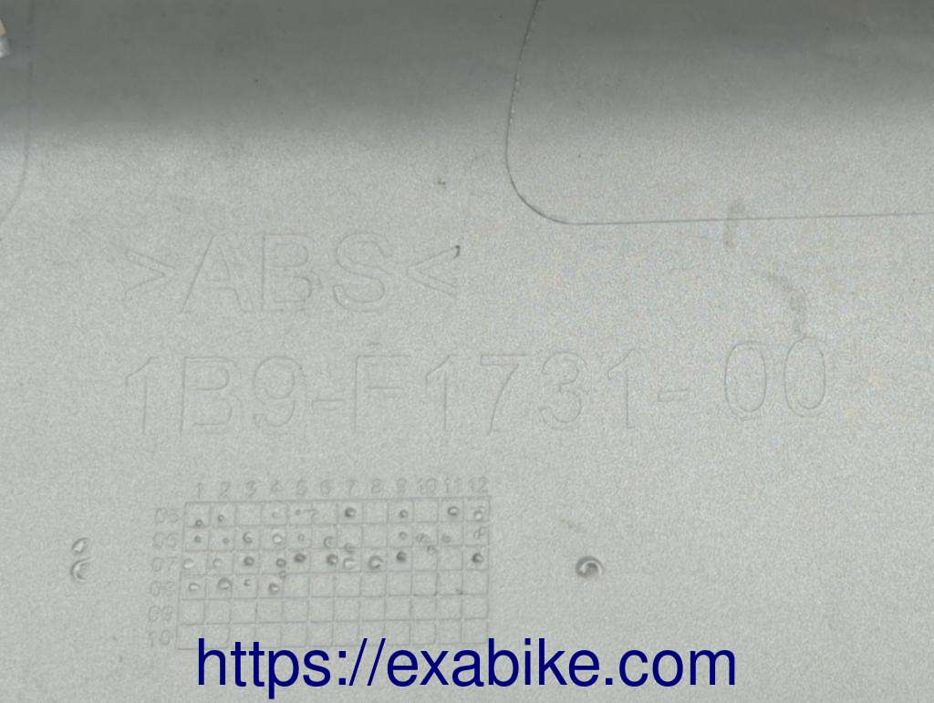 rear side fairing, right Yamaha X-MAX 125 - photo 3