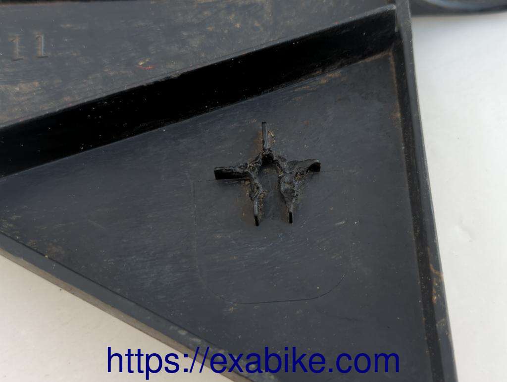 cache latéral gauche Yamaha XJR 1300 - photo 3