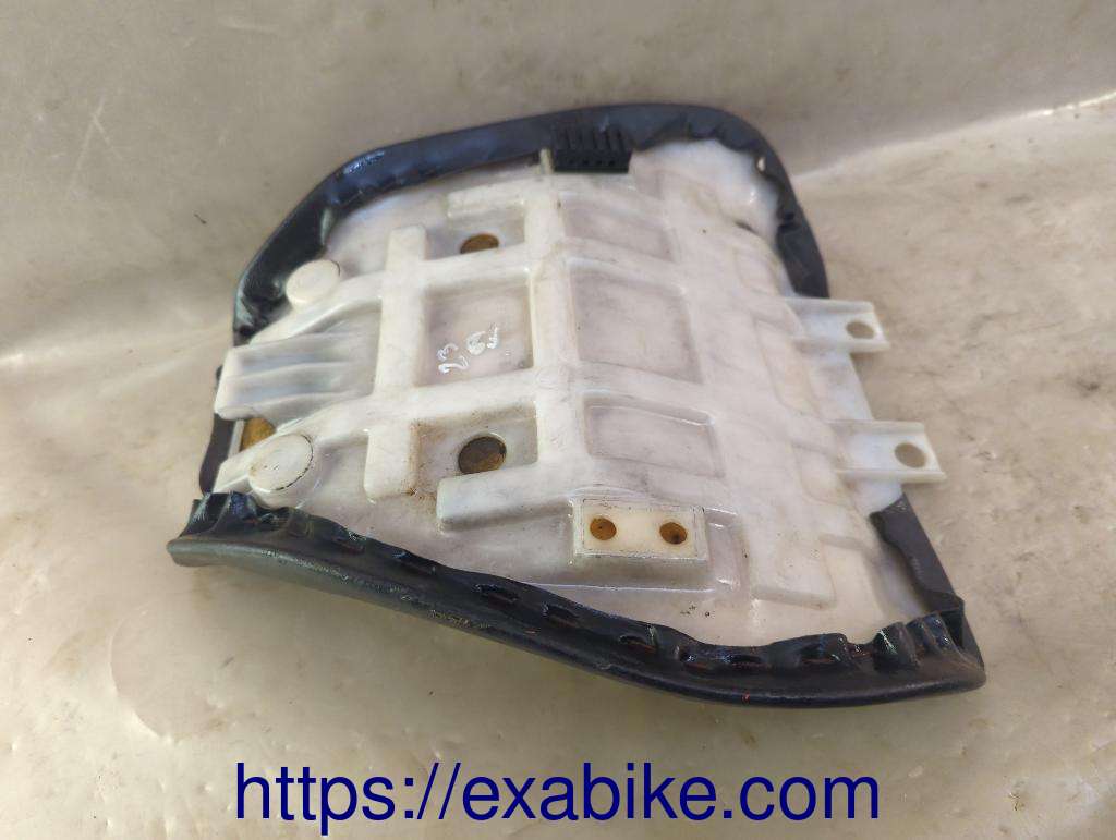 selle avant Suzuki GSXR 750 - photo 4