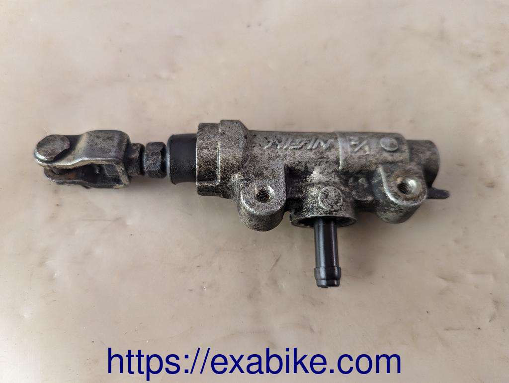 rear master cylinder Yamaha TZR 125 - photo 1