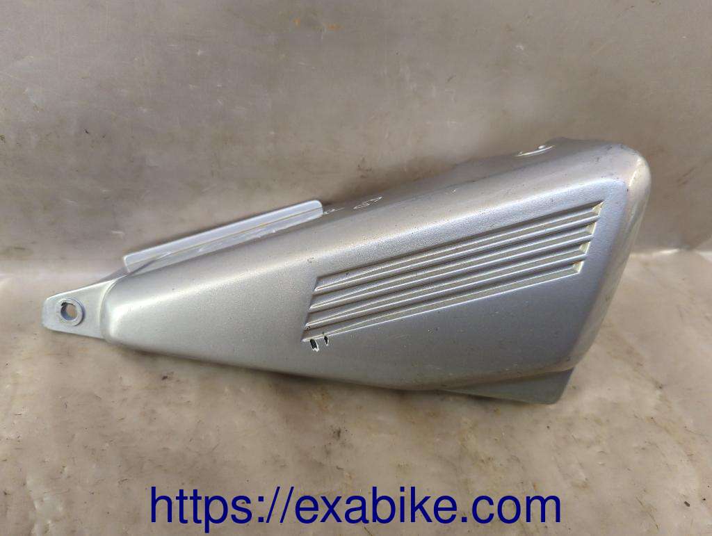 cache latéral droit Yamaha FZS 600 Fazer - photo 1