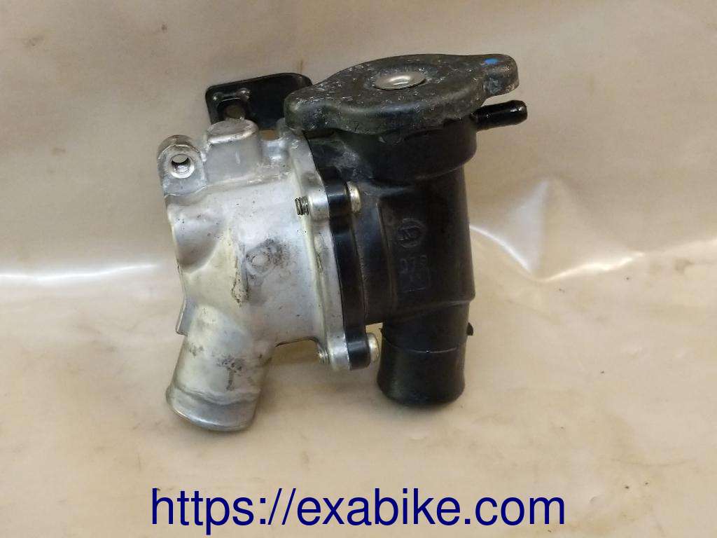 thermostat case Kawasaki Z 800 - photo 1