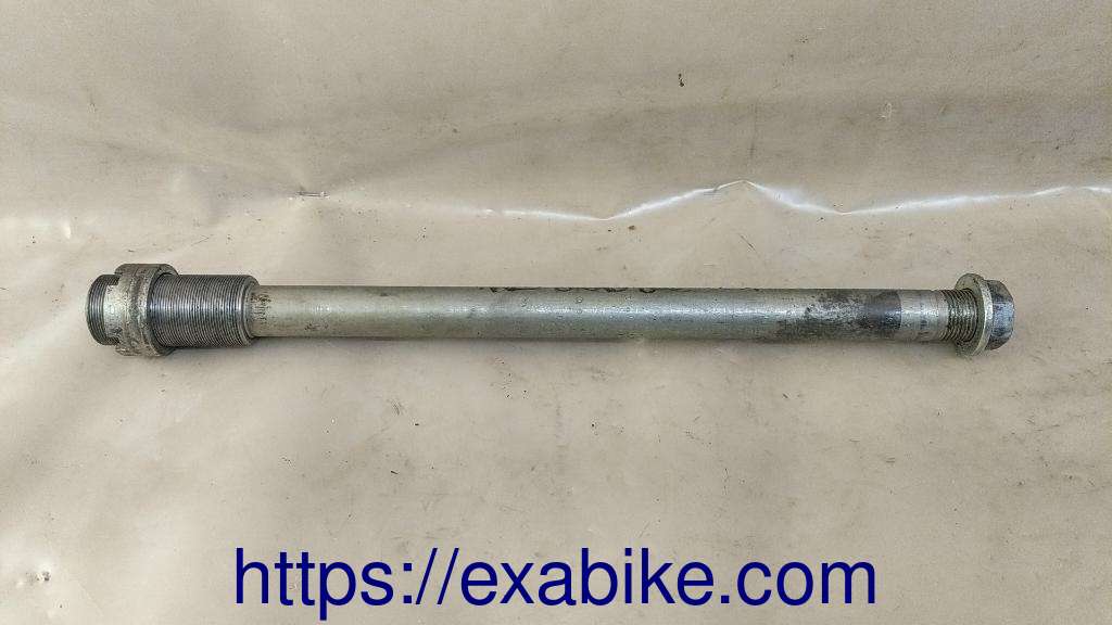 swingarm axle Kawasaki Z 800 - photo 1