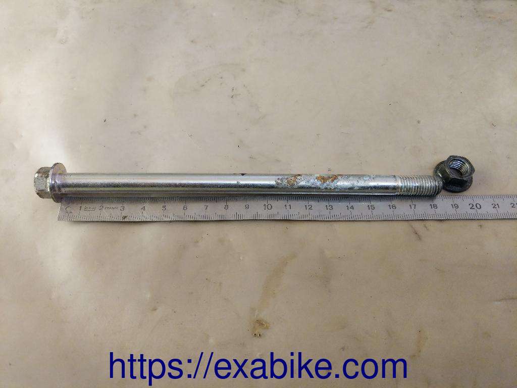 engine bolt Kawasaki Z 800 - photo 1