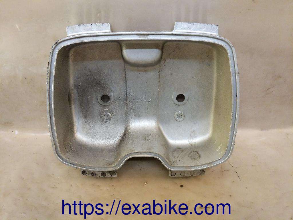 cylinder head cover Honda Rebel 125 - photo 3