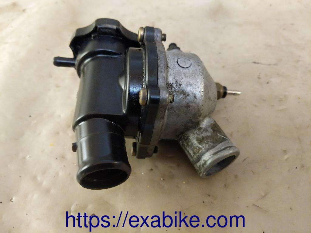 thermostat case Kawasaki ZZR 600 - photo 2