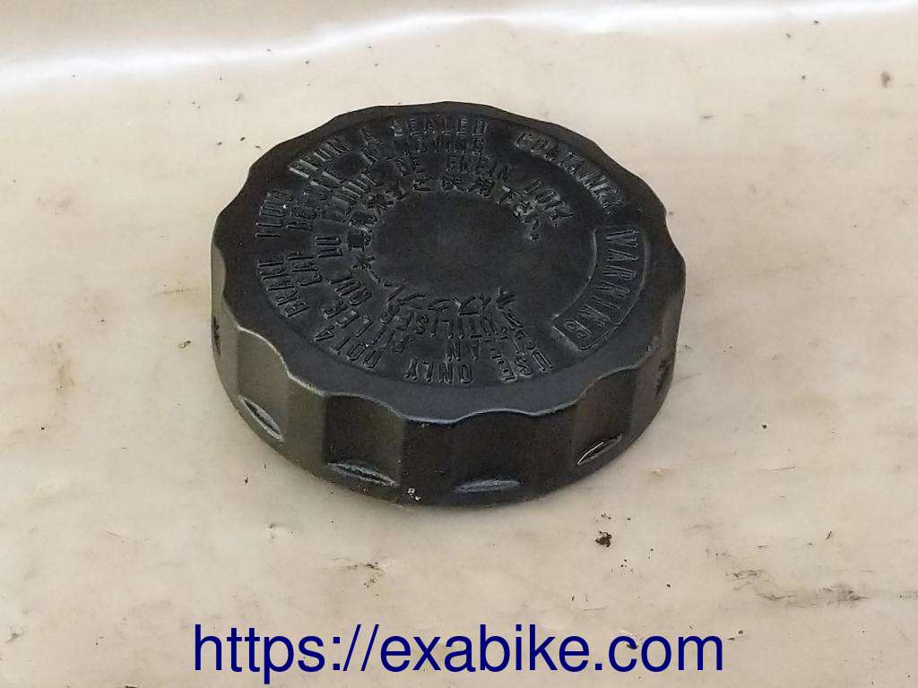 rear brake reserve cap Kawasaki ZZR 600 - photo 1