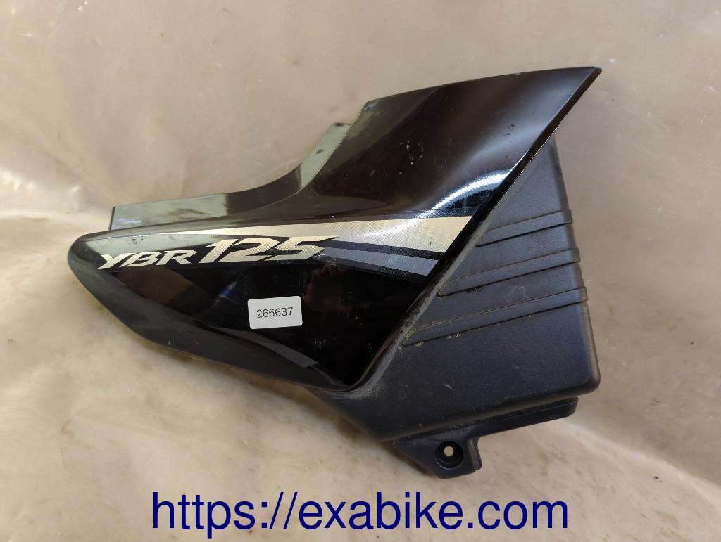 cache latéral droit Yamaha YBR 125 - photo 1