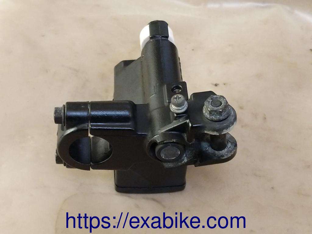 rear master cylinder Suzuki 650 Burgman - photo 3