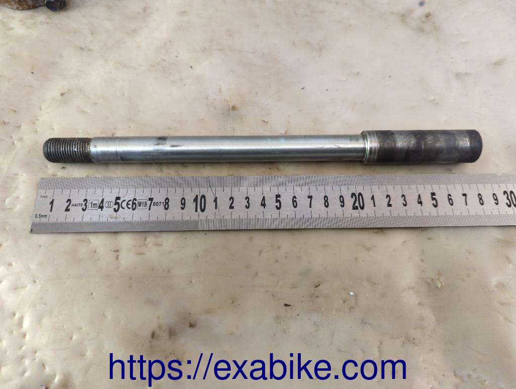 wheel axle, front Suzuki 650 Burgman - photo 1