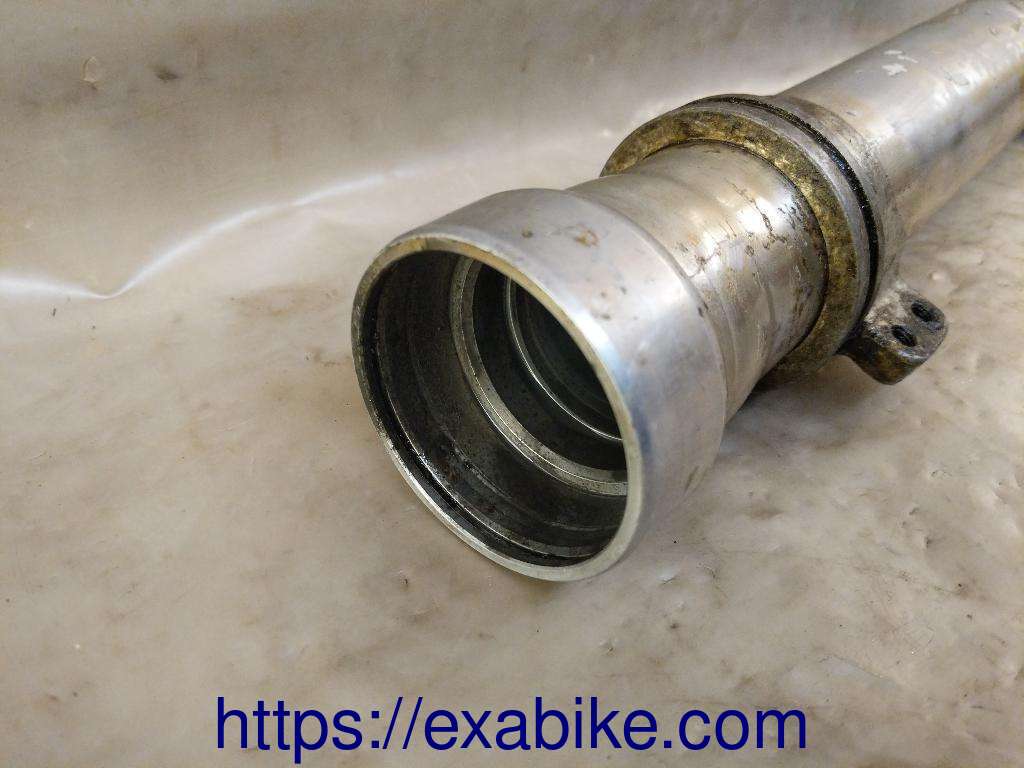 lower fork case, left Yamaha YZ 250 - photo 3