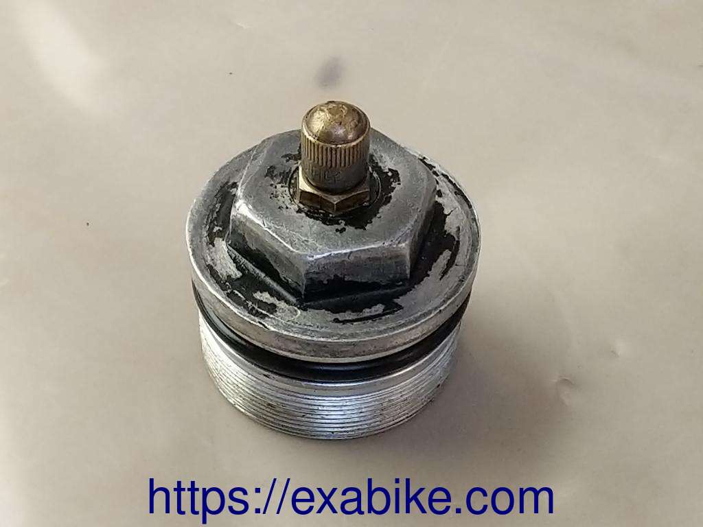 front fork tube cap Yamaha YZ 250 - photo 1
