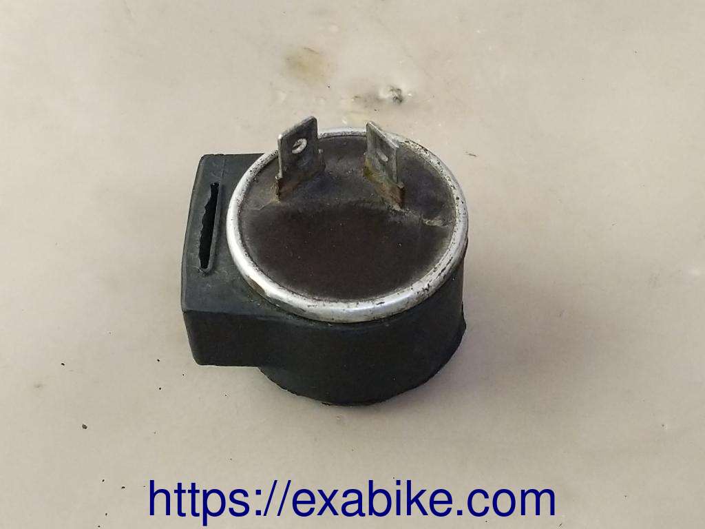 turn signal relay Kawasaki Z1000ST - photo 1
