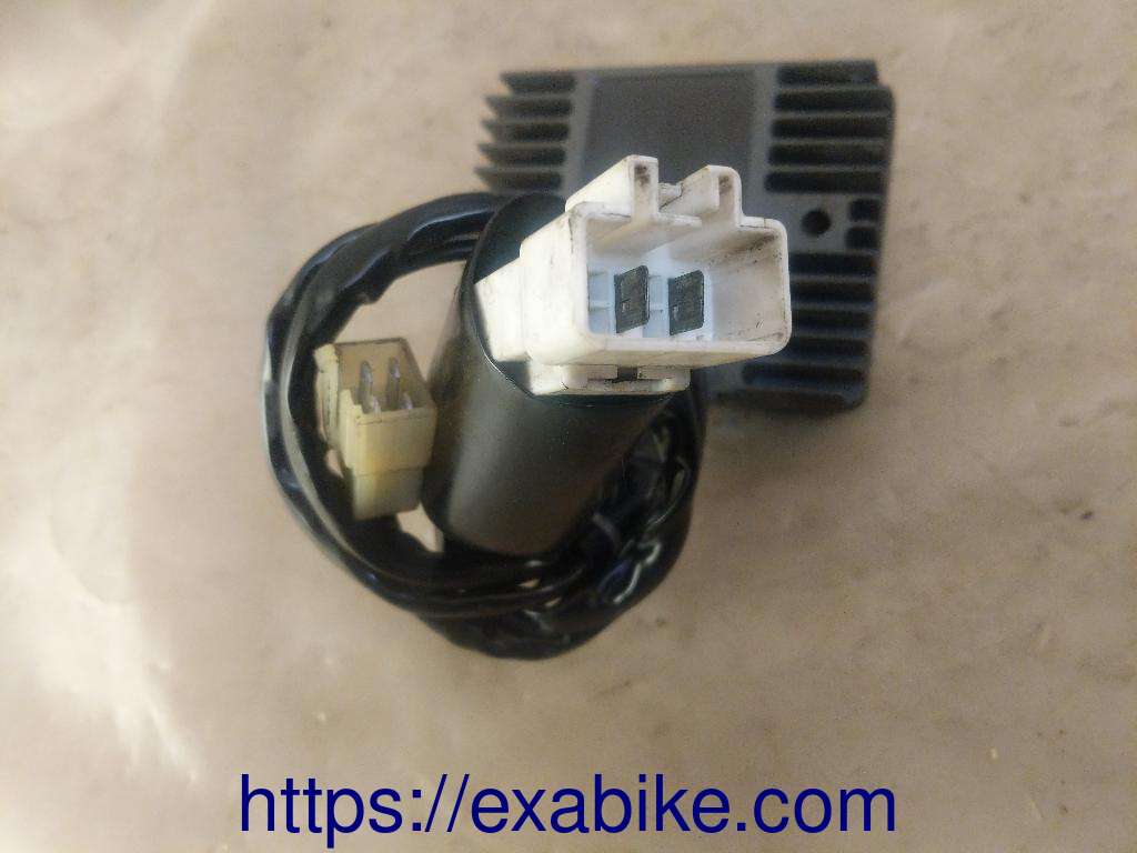 voltage regulator Honda CB 900 F Hornet - photo 2