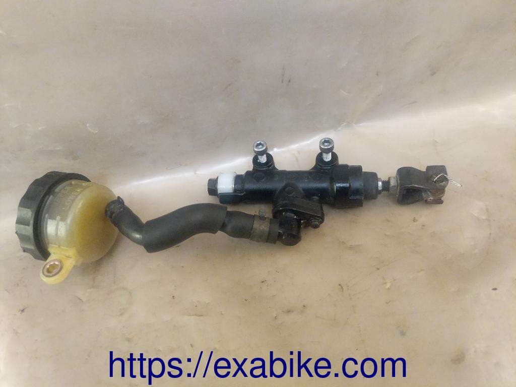 rear master cylinder Honda CB 900 F Hornet - photo 1