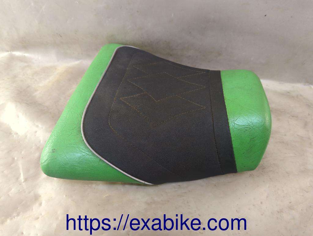 seat, front Kawasaki Z1000 - photo 1