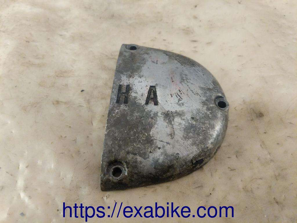 oil pump cover Yamaha DT 125 - photo 1