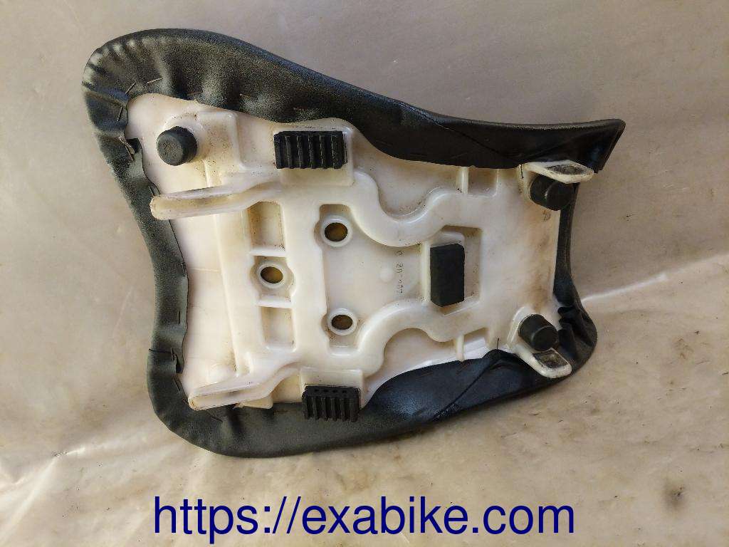 seat, front Suzuki GSXR 1000 - photo 3