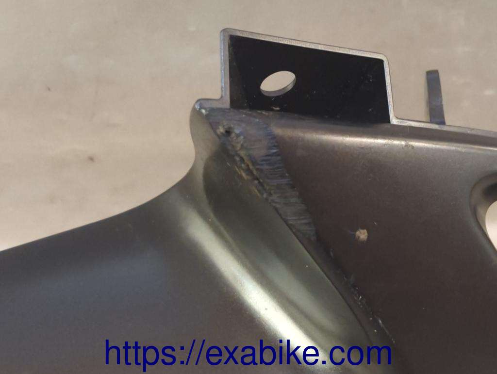 cowl, right Suzuki GSXR 750 - photo 2