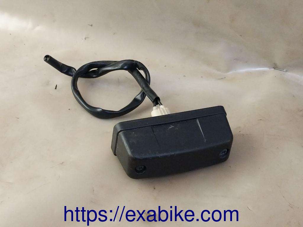 feu de plaque Suzuki GSR 750 - photo 1