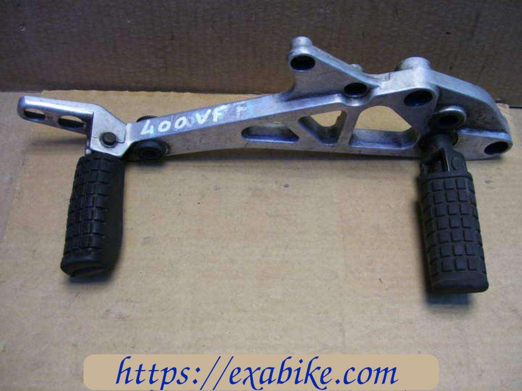 right older step Honda VF 400 F - photo 1