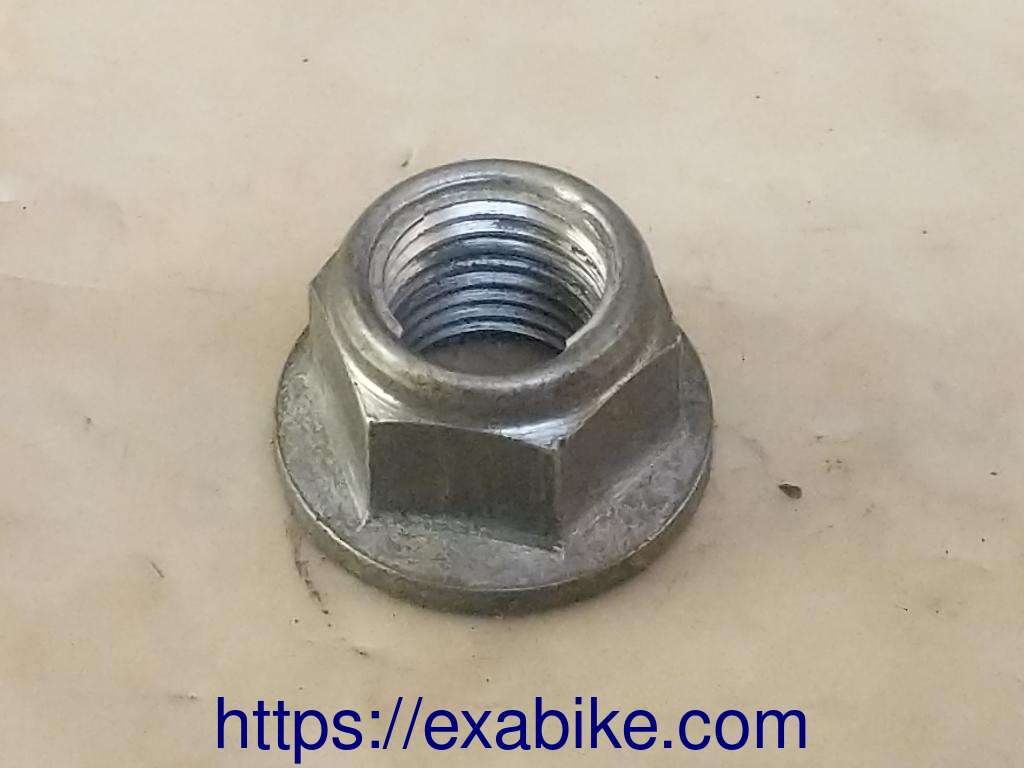 ecrou d'axe de roue arrière Yamaha YBR 125 - photo 1
