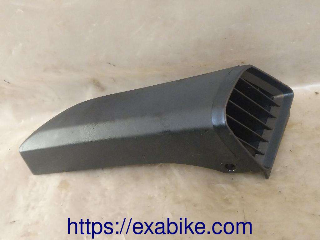élément plastique droit Yamaha YBR 125 - photo 1
