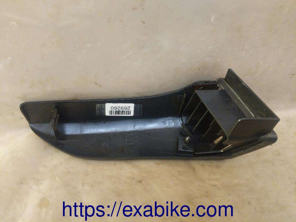 élément plastique droit Yamaha YBR 125 - photo 2