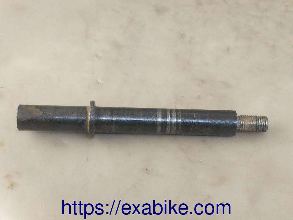 center stand bolt Yamaha YBR 125 - photo 1