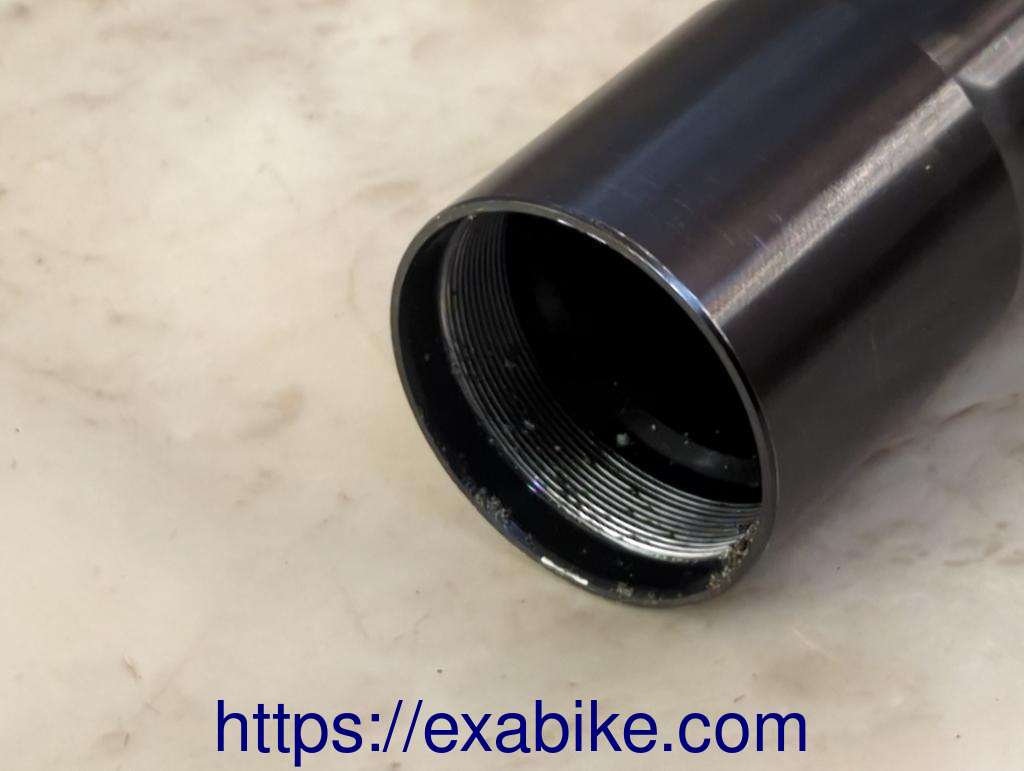 lower fork case Kawasaki Z 800 - photo 3