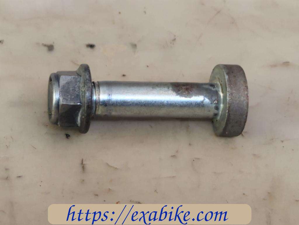 rear sproket bolt Suzuki GSXF 600 - photo 1