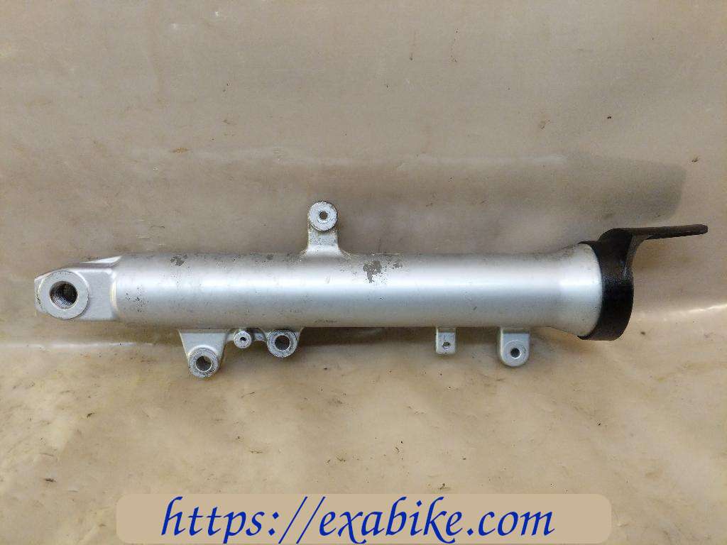 lower fork case, left Suzuki GSXF 600 - photo 1