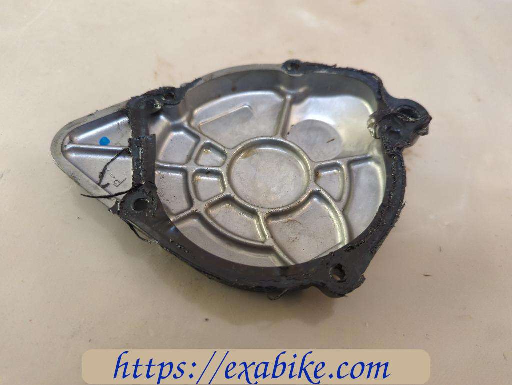 sprocket cover Suzuki GSXF 600 - photo 3