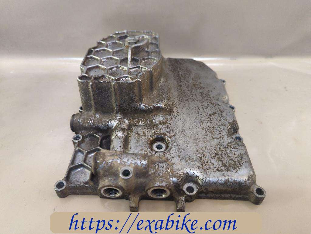 oil pan Suzuki GSXF 600 - photo 1