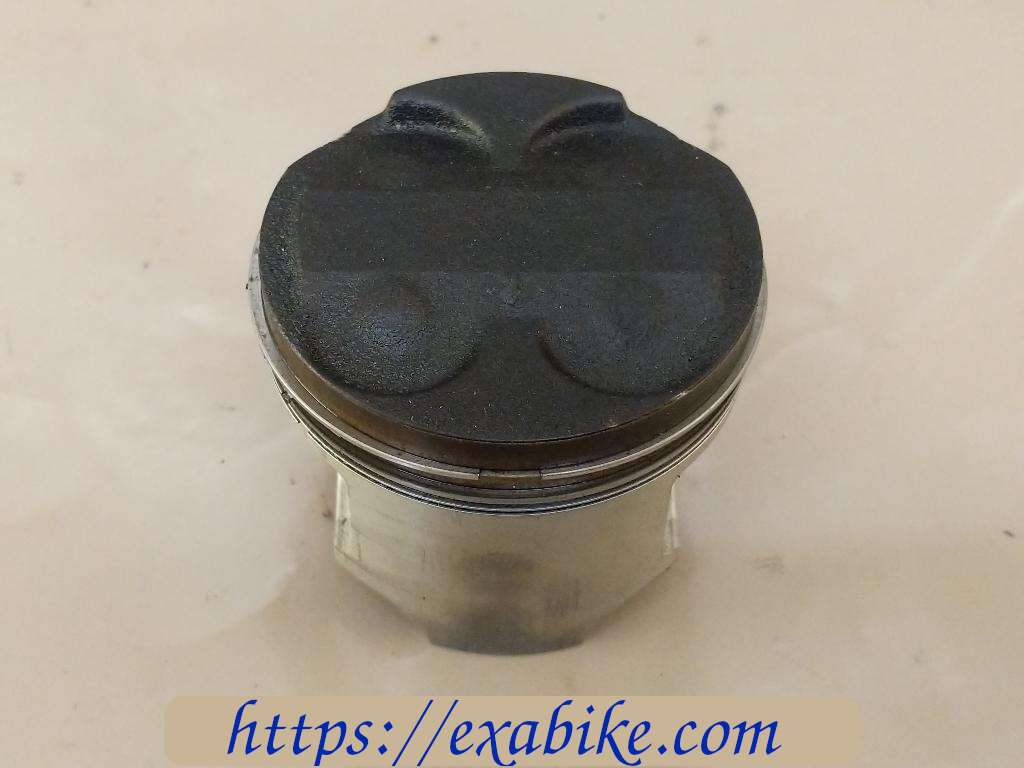 piston Suzuki GSXF 600 - photo 1