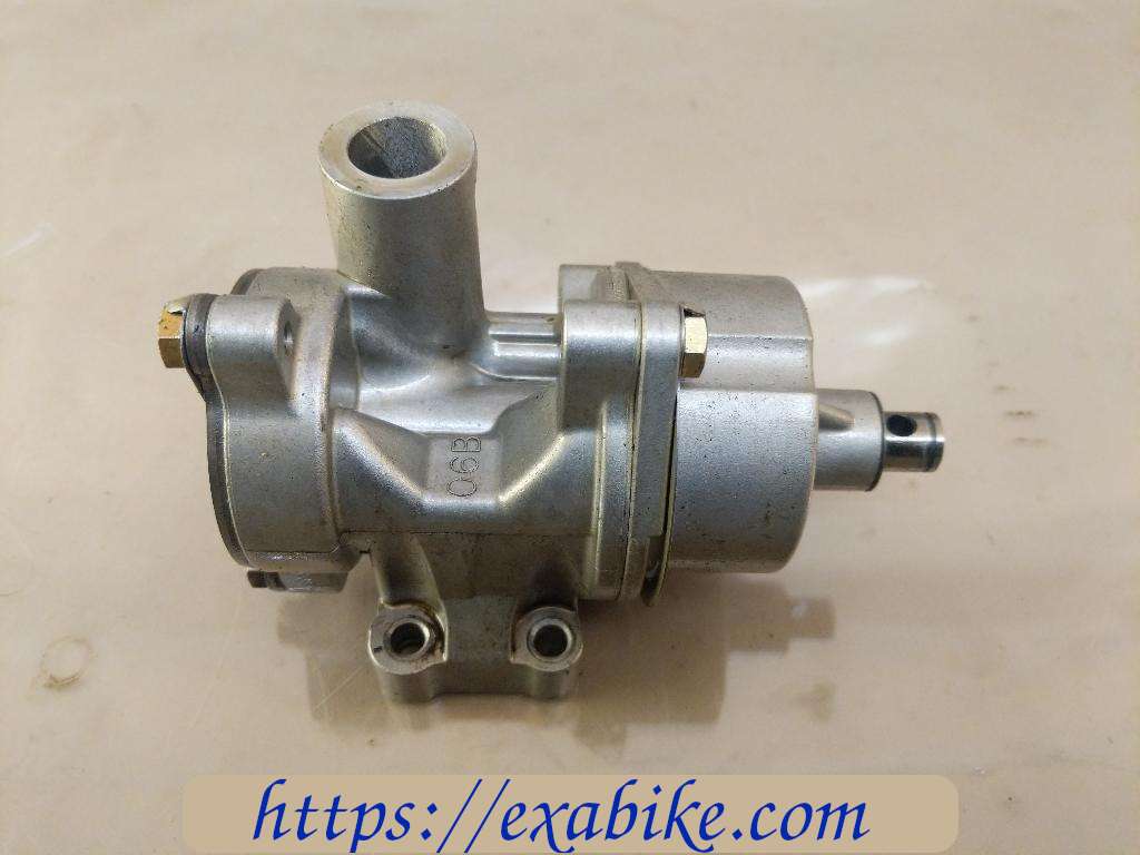 oil pump Suzuki GSXF 600 - photo 1