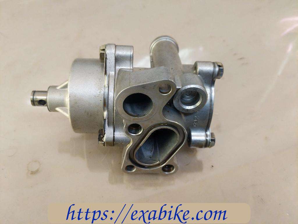 oil pump Suzuki GSXF 600 - photo 3