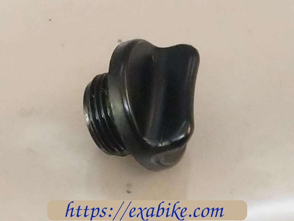 oil cap Suzuki GSXF 600 - photo 1