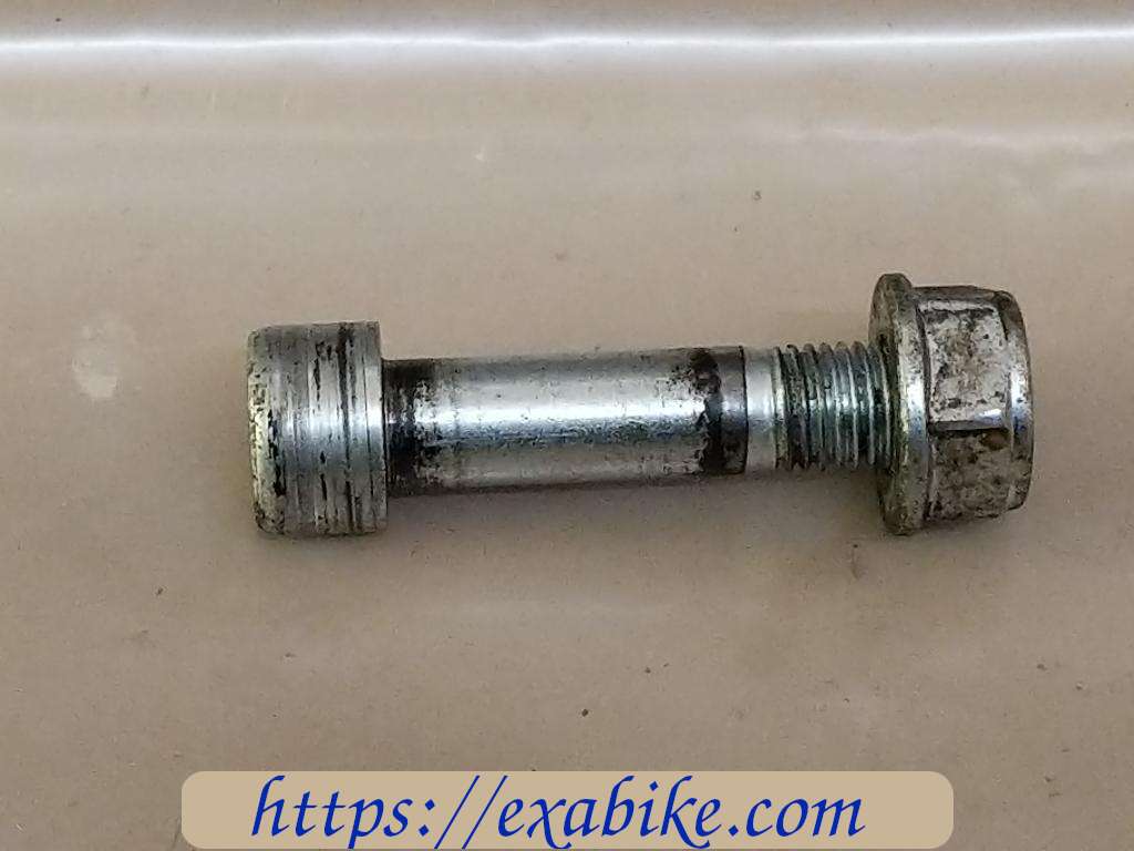 screw Honda CBF 600 - photo 1