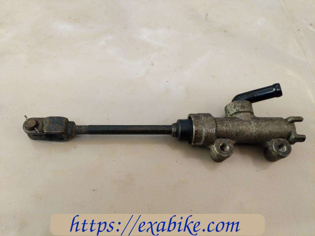 rear master cylinder Kawasaki GPZ 1100 - photo 2