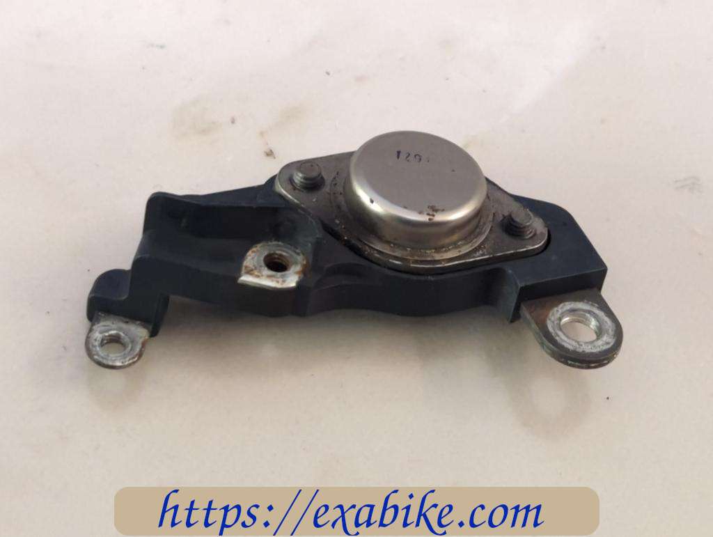 voltage regulator Suzuki GSXR 750 - photo 1