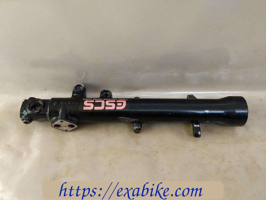 lower fork case, right Kawasaki GPX 750 - photo 1