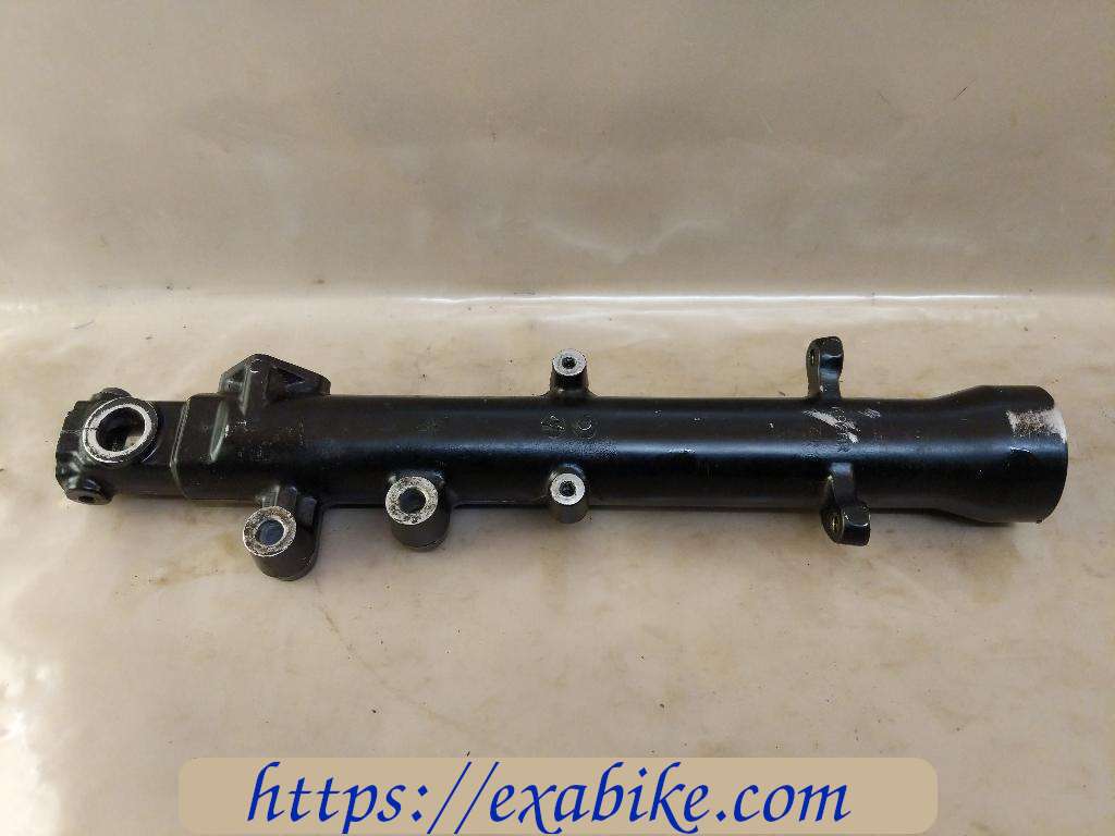lower fork case, right Kawasaki GPX 750 - photo 2