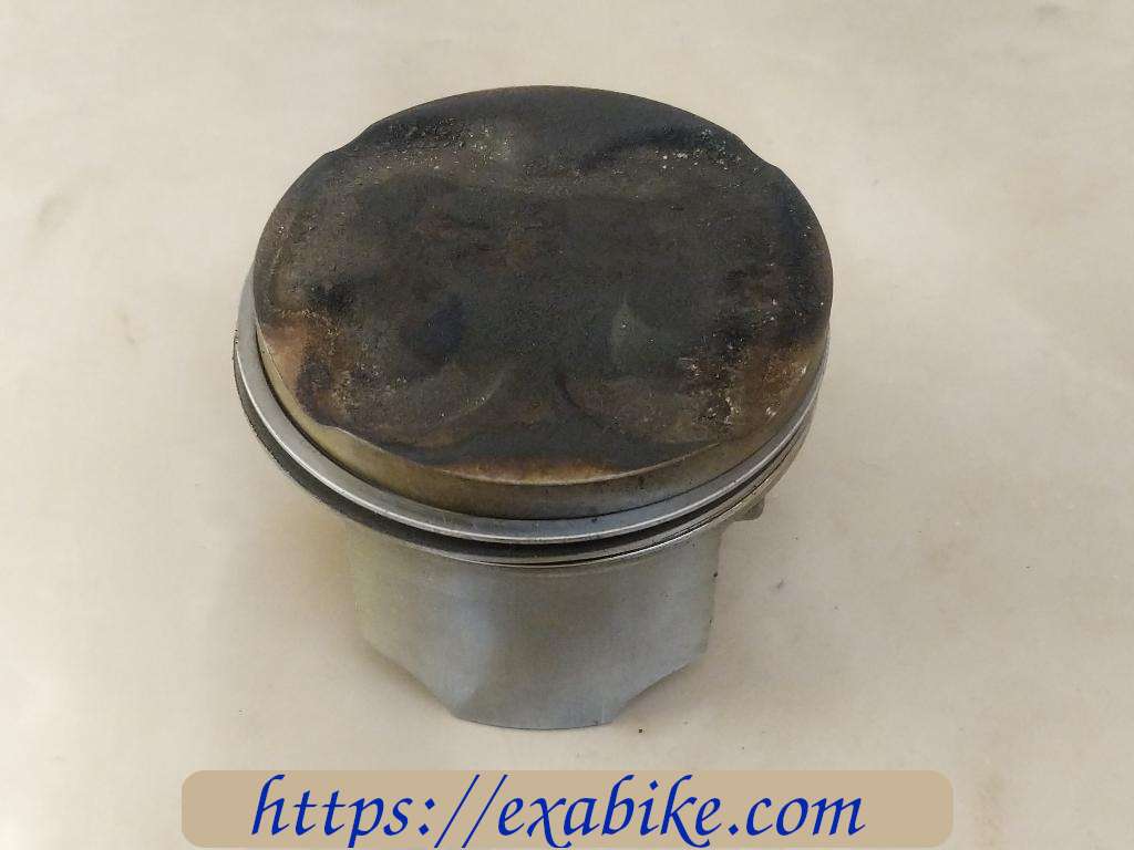 piston Suzuki GSXF 750 - photo 1