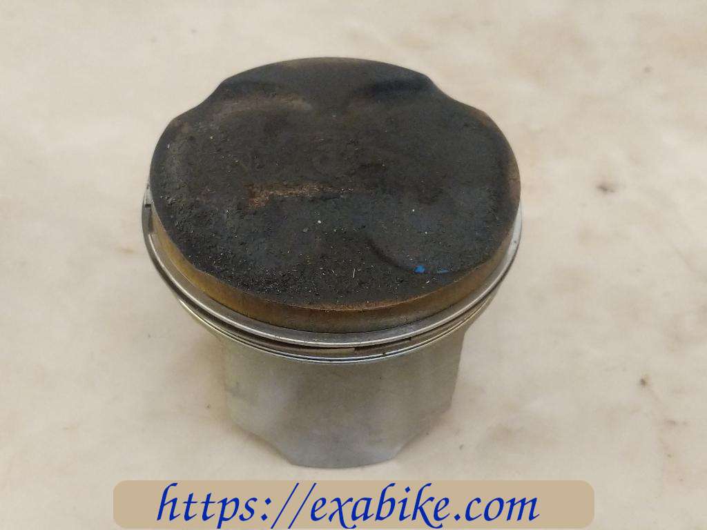 piston Suzuki GSXF 750 - photo 2