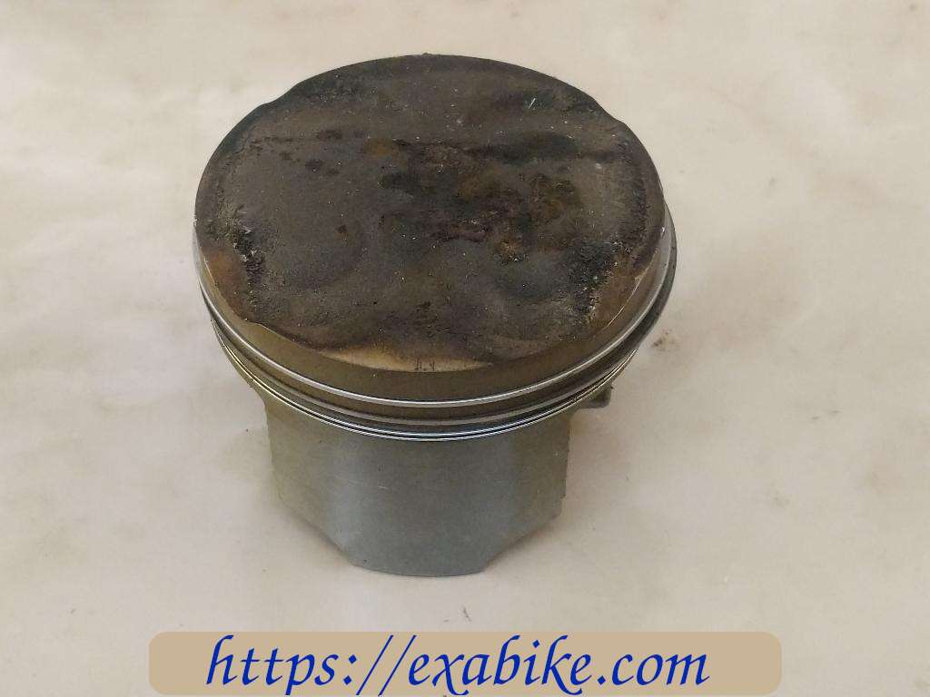 piston Suzuki GSXF 750 - photo 1