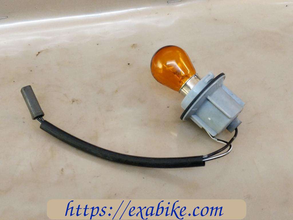 tun signal bulb socket, rear left Suzuki GSXR 1300 Hayabusa - photo 1