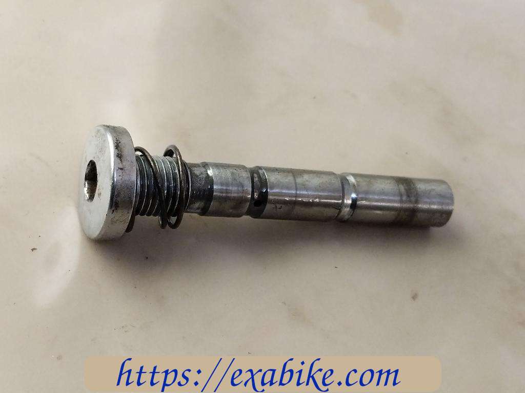 valve rocker shaft Kawasaki GPZ 500 - photo 1