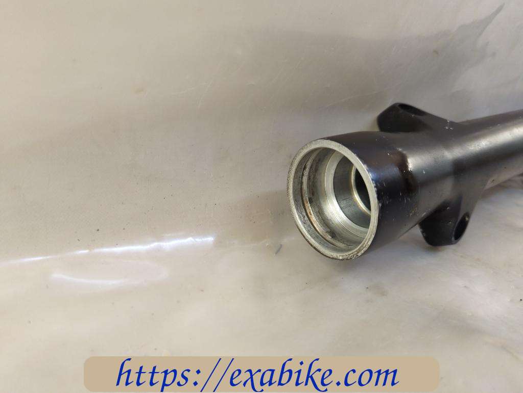lower fork case, right Honda Varadero 125 - photo 2