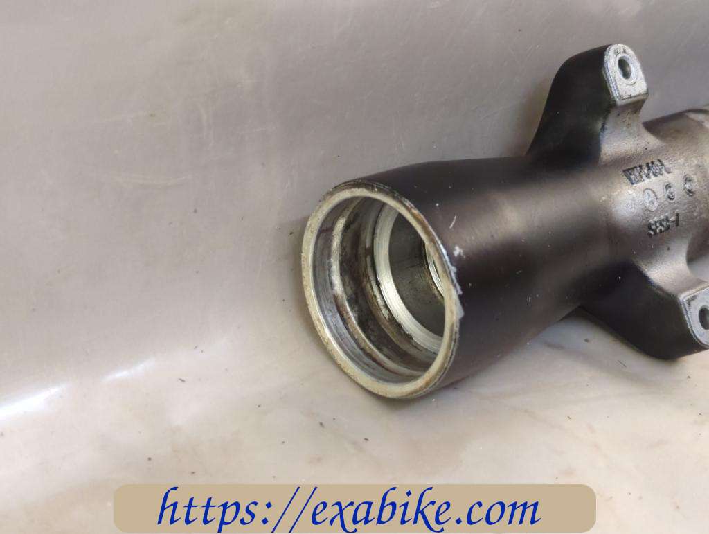 lower fork case, left Honda Varadero 125 - photo 2